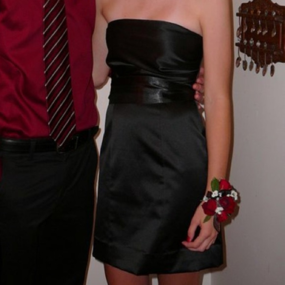 The Limited Strapless Black Formal Dress with Bow